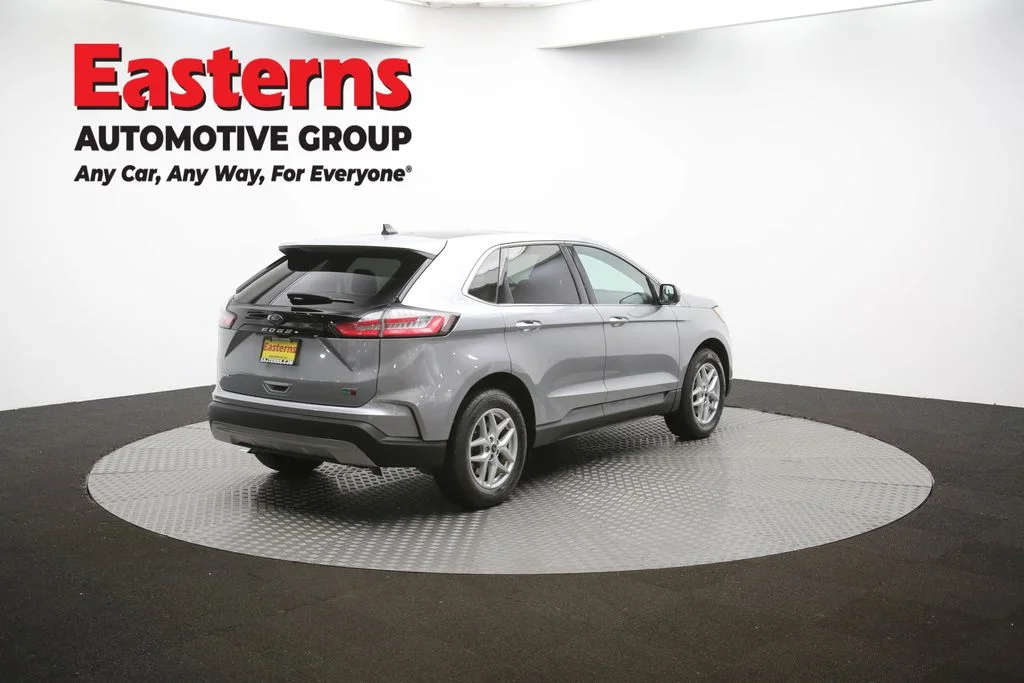 Used 2023 Silver Ford SEL image 37