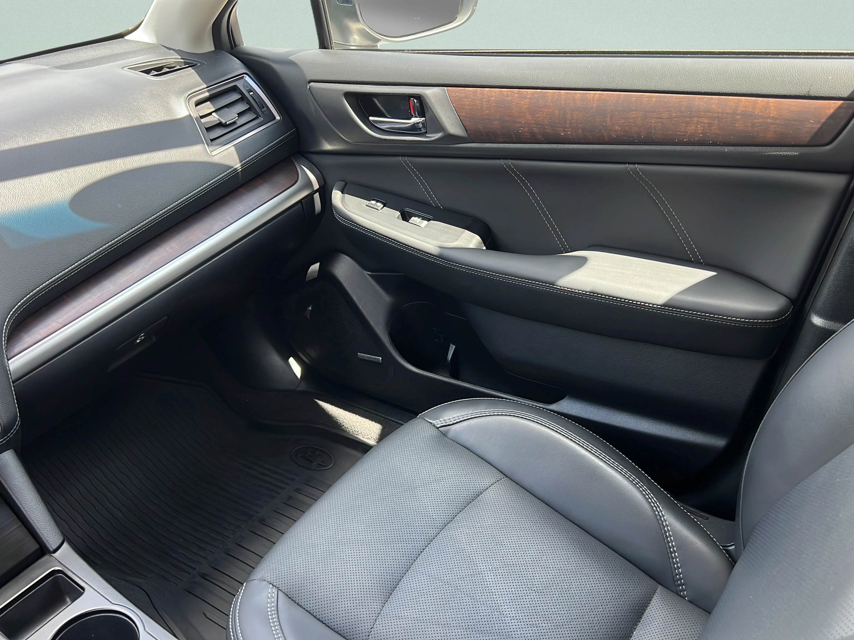 Used 2019 Crystal White Pearl Subaru Limited image 13