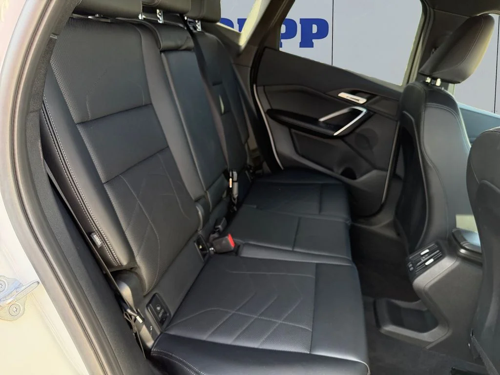 Used 2025 White BMW xDrive28i image 18