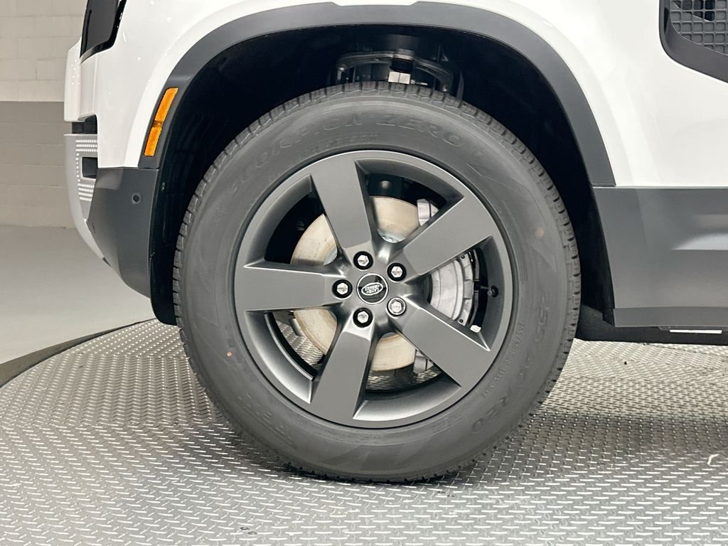 Used 2025 Fuji White Land Rover S image 4