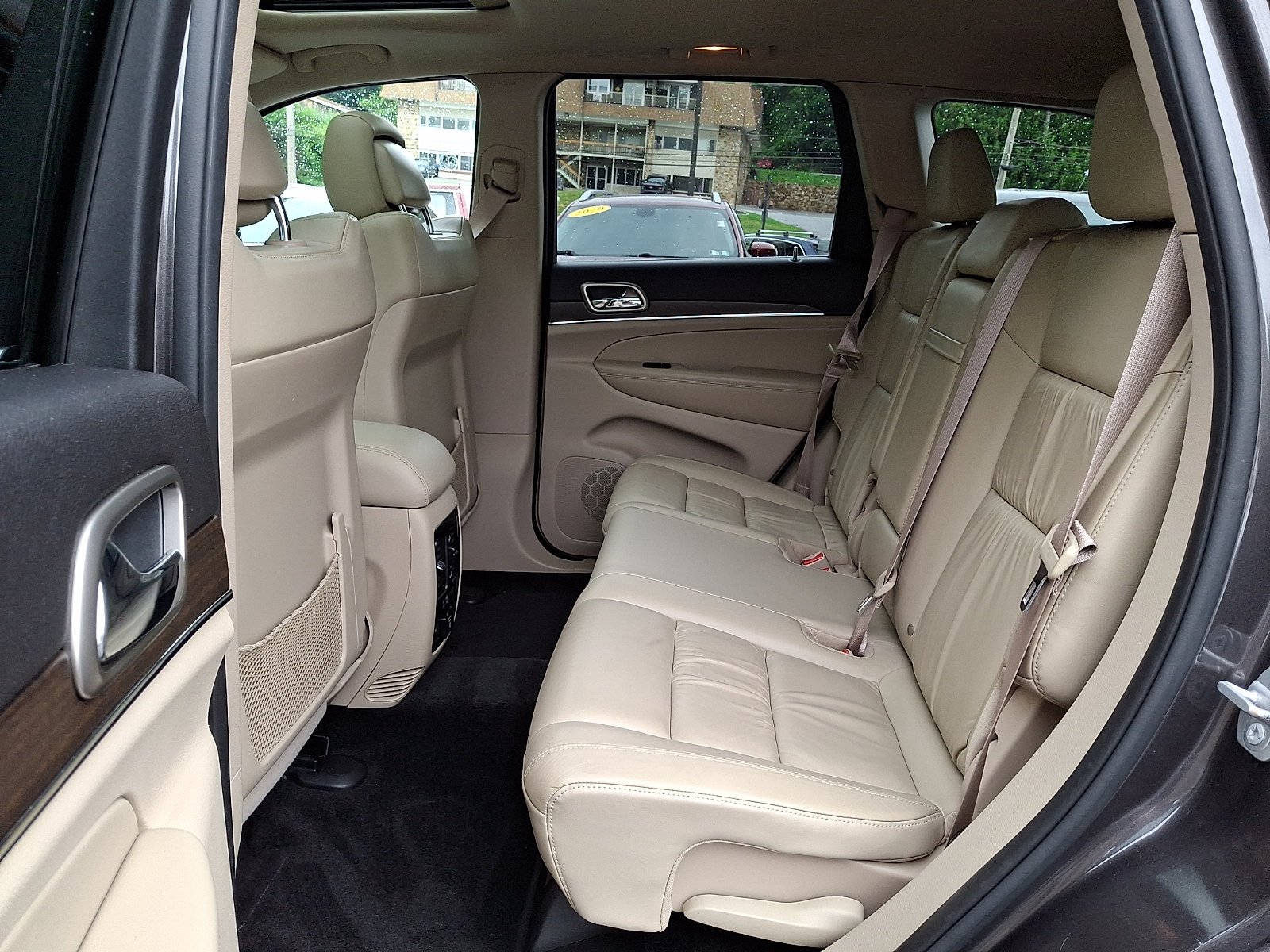 Used 2015 Granite Crystal Metallic Clearcoat Jeep Limited image 10