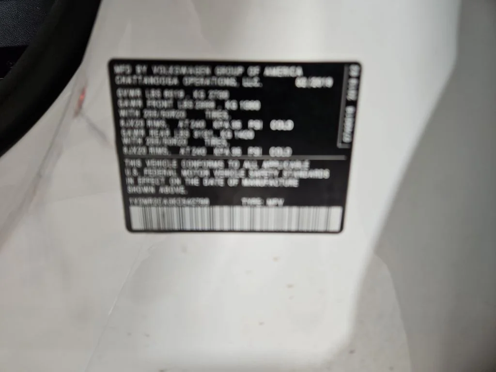 Used 2019 White Volkswagen SEL image 31
