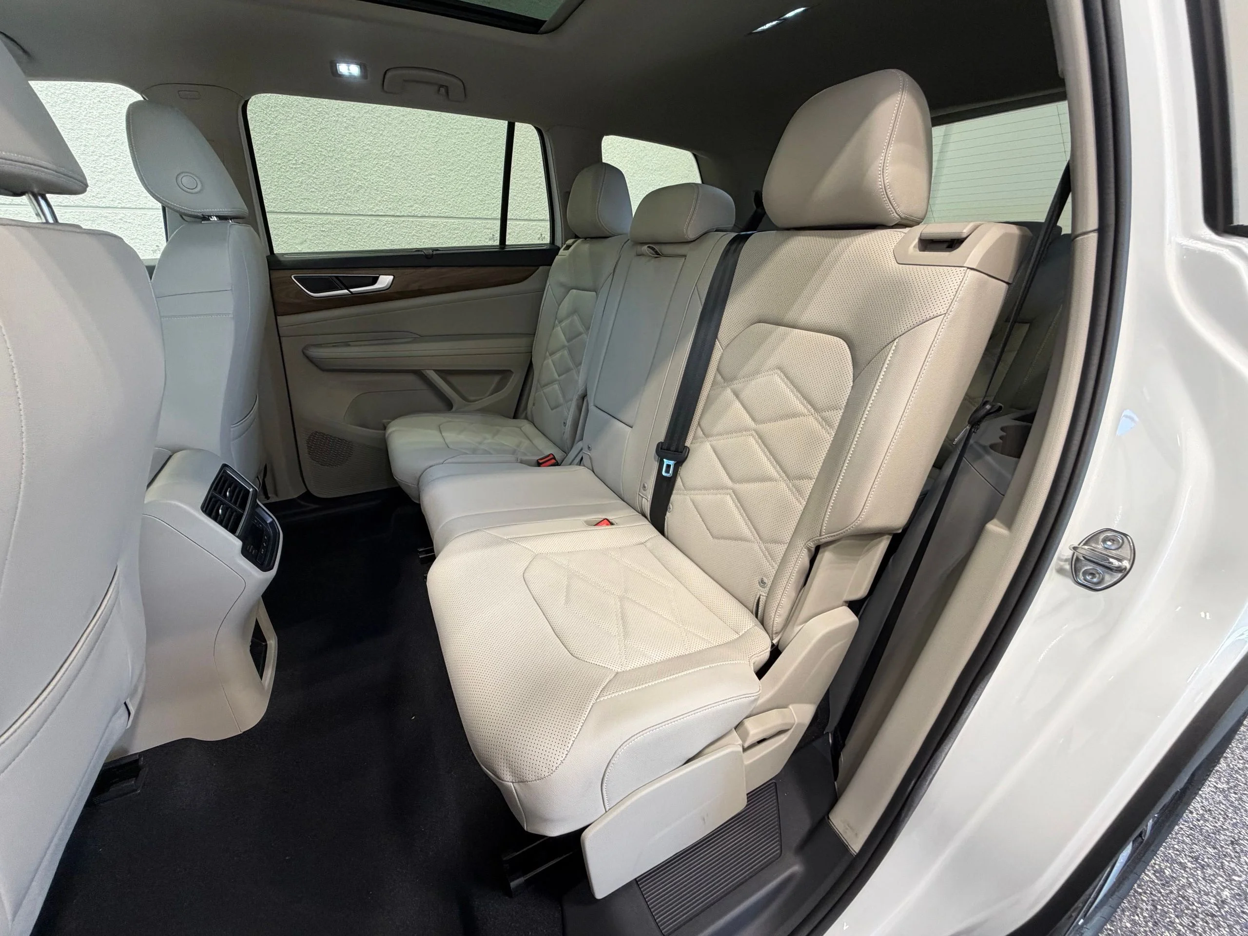 New 2026 White Volkswagen 2.0T SE w/Technology image 22