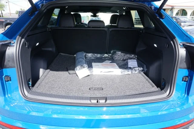 New 2025 R3R3 Mountain Lake Blue Volkswagen 2.0T SE w/Technology image 9