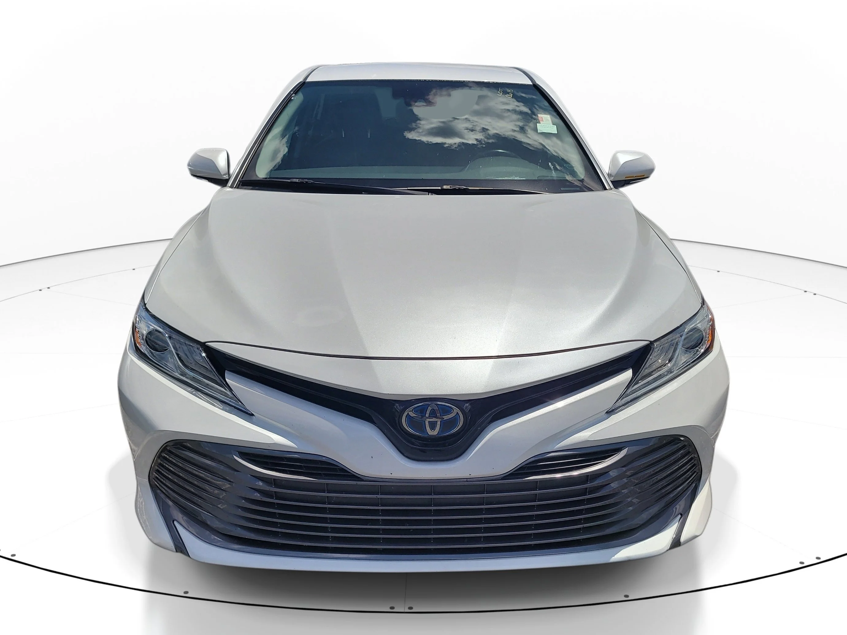 Used 2020 Pearl Toyota Hybrid XLE image 2