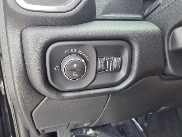 New 2026 Diamond Black Crystal Pearl-Coat Exterior Paint RAM Laramie image 22