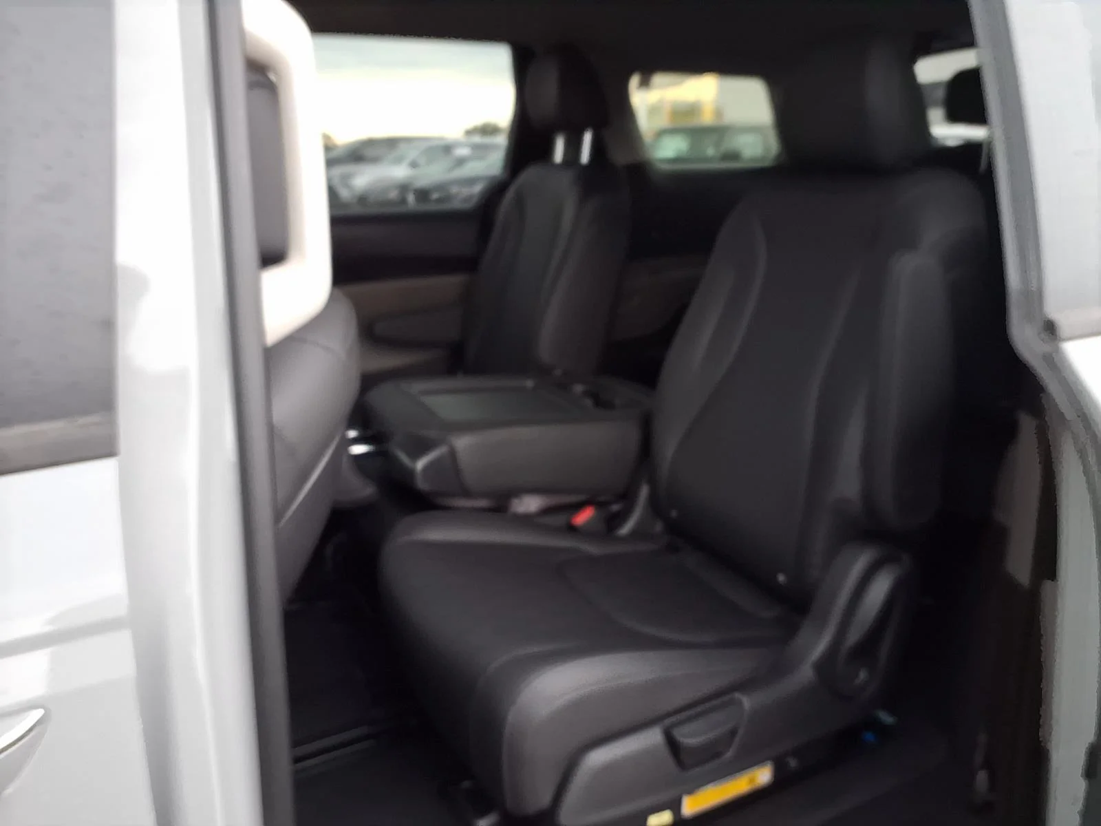 New 2027 Ceramic Silver Kia LXS image 11