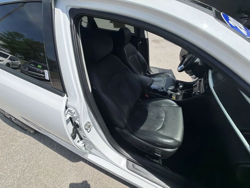 Used 2020 White Kia EX Premium image 25
