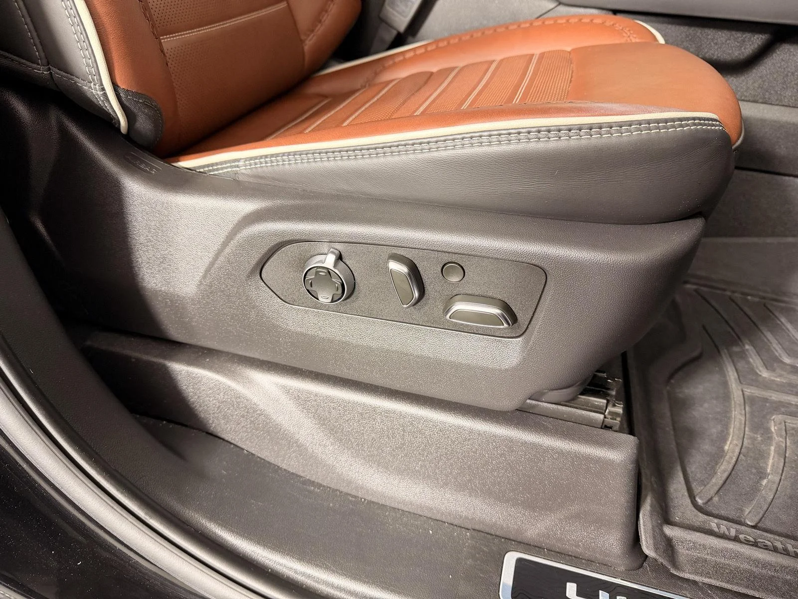 Used 2024 Onyx Black GMC Denali Ultimate image 23