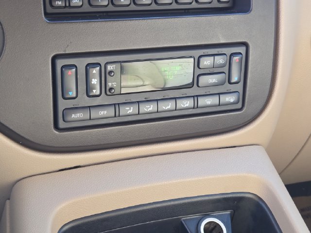 Used 2004 White Ford Eddie Bauer image 32