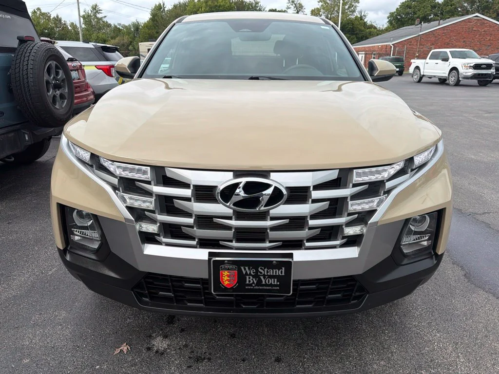 Used 2023 Sand Hyundai SE image 7