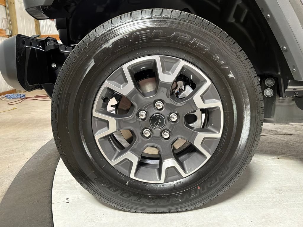 New 2026 Granite Crystal Metallic Clearcoat Jeep Sahara image 9