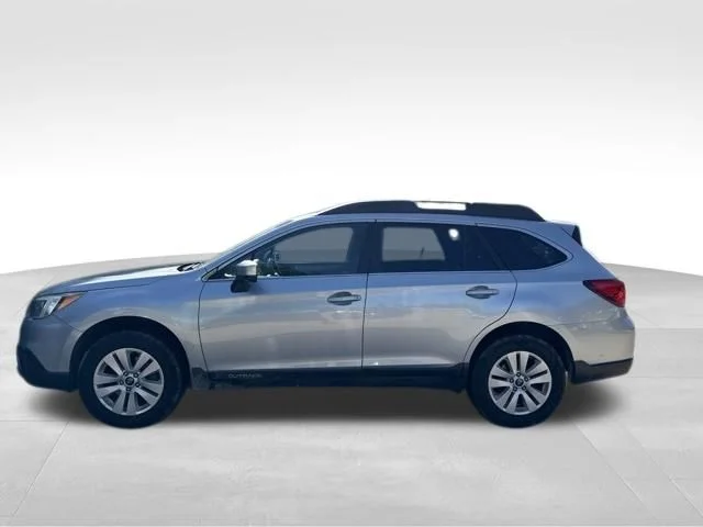 Used 2017 Silver Subaru 2.5i Premium image 7