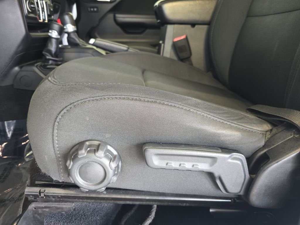 Used 2019 White Jeep Unlimited Sport S image 28