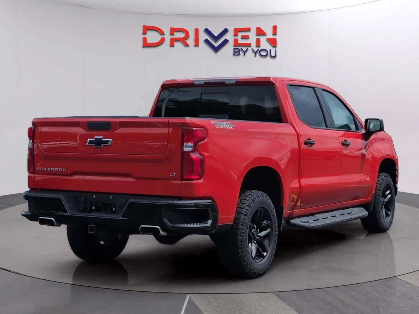 Used 2021 RED HOT Chevrolet LT Trail Boss image 5