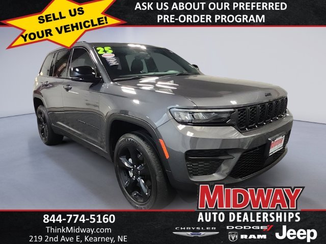 Used 2025 Gray Jeep Altitude X image 7