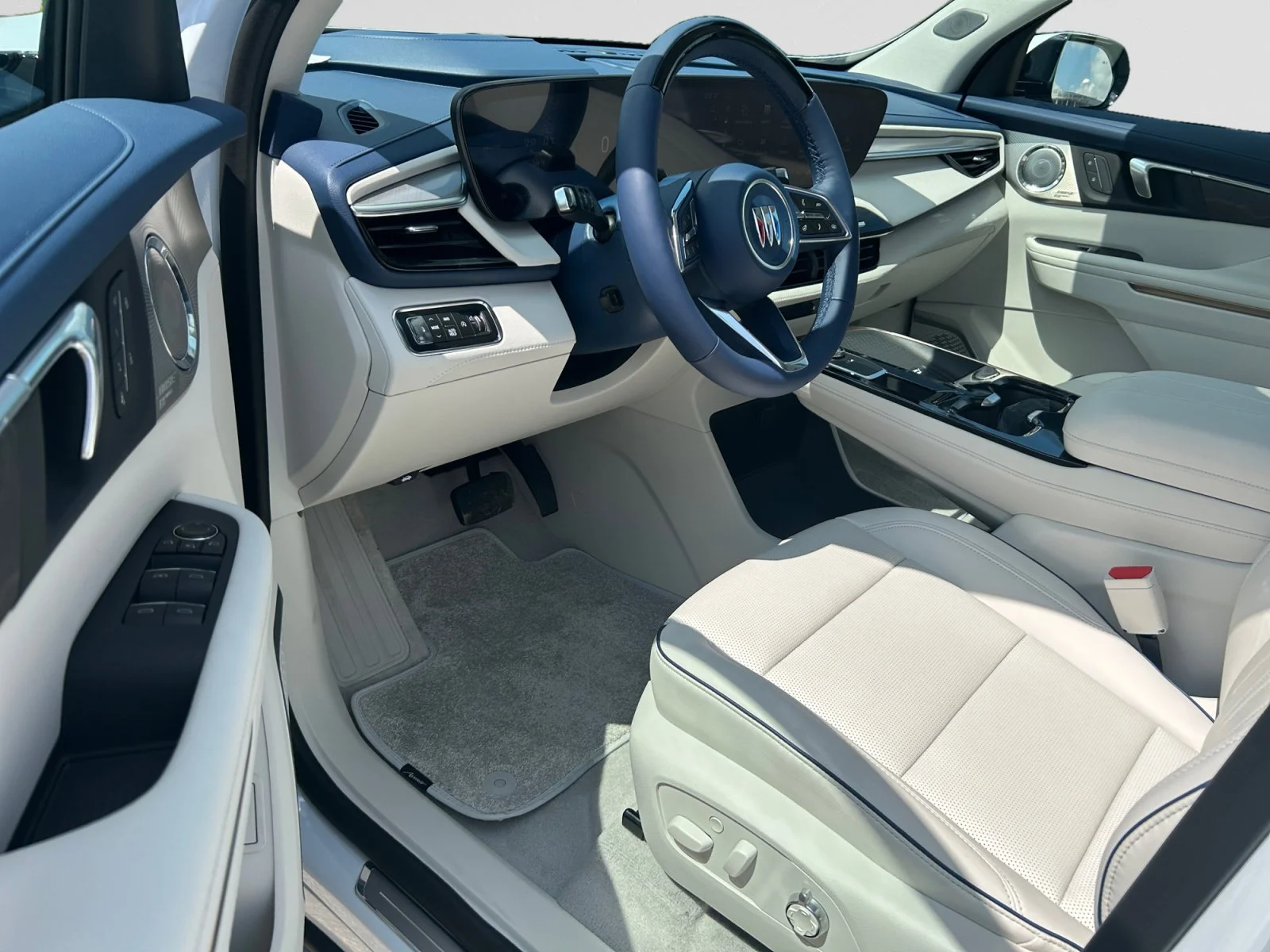 New 2026 Iridescent White Tricoat Buick Avenir AWD image 13
