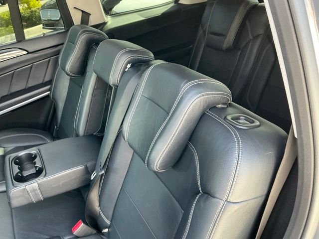 Used 2016 Gray Mercedes-Benz GL 550 image 22