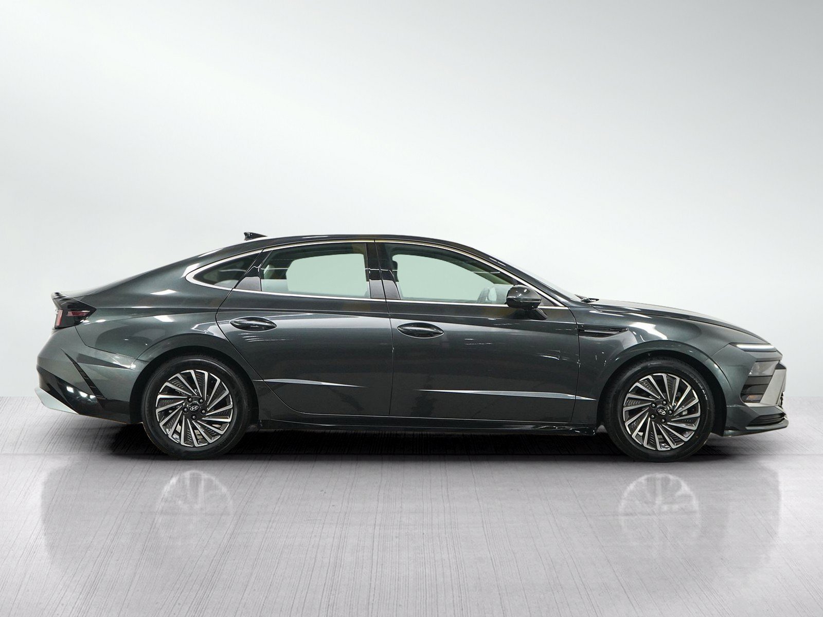 Used 2025 Portofino Gray Hyundai SEL FWD image 7