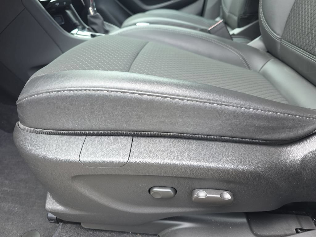 Certified Used 2022 Summit White Buick Preferred image 31