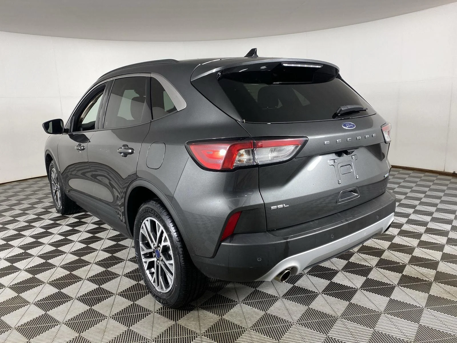 Used 2020 Magnetic Ford SEL image 5
