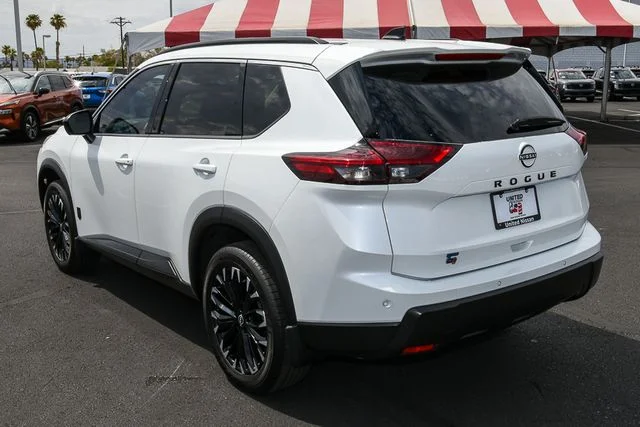 New 2026 Everest White Pearl TriCoat Nissan Dark Armor image 3
