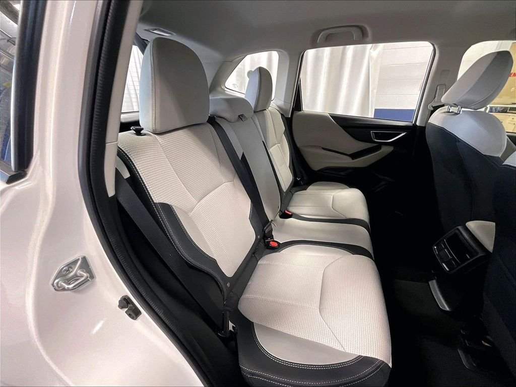 Used 2023 White Subaru Base image 16