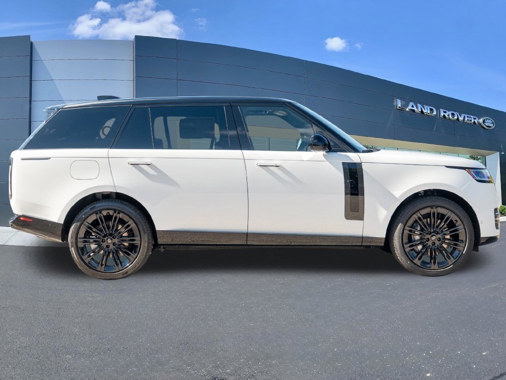 New 2027 Fuji White LAND ROVER  image 8