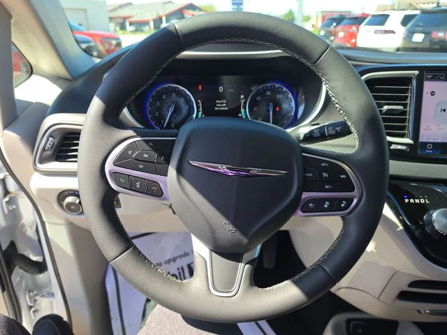 Used 2024 Bright White Clearcoat Chrysler Touring L image 21
