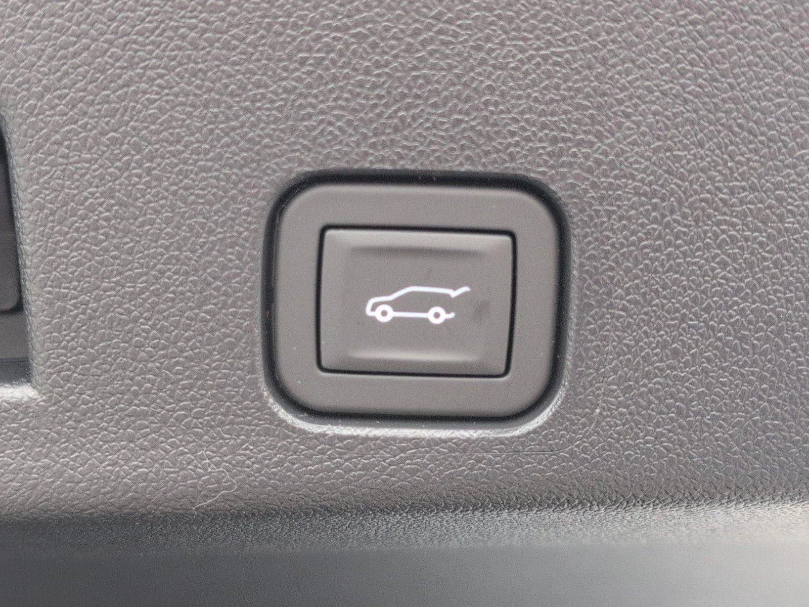 New 2026 Summit White GMC Elevation image 6
