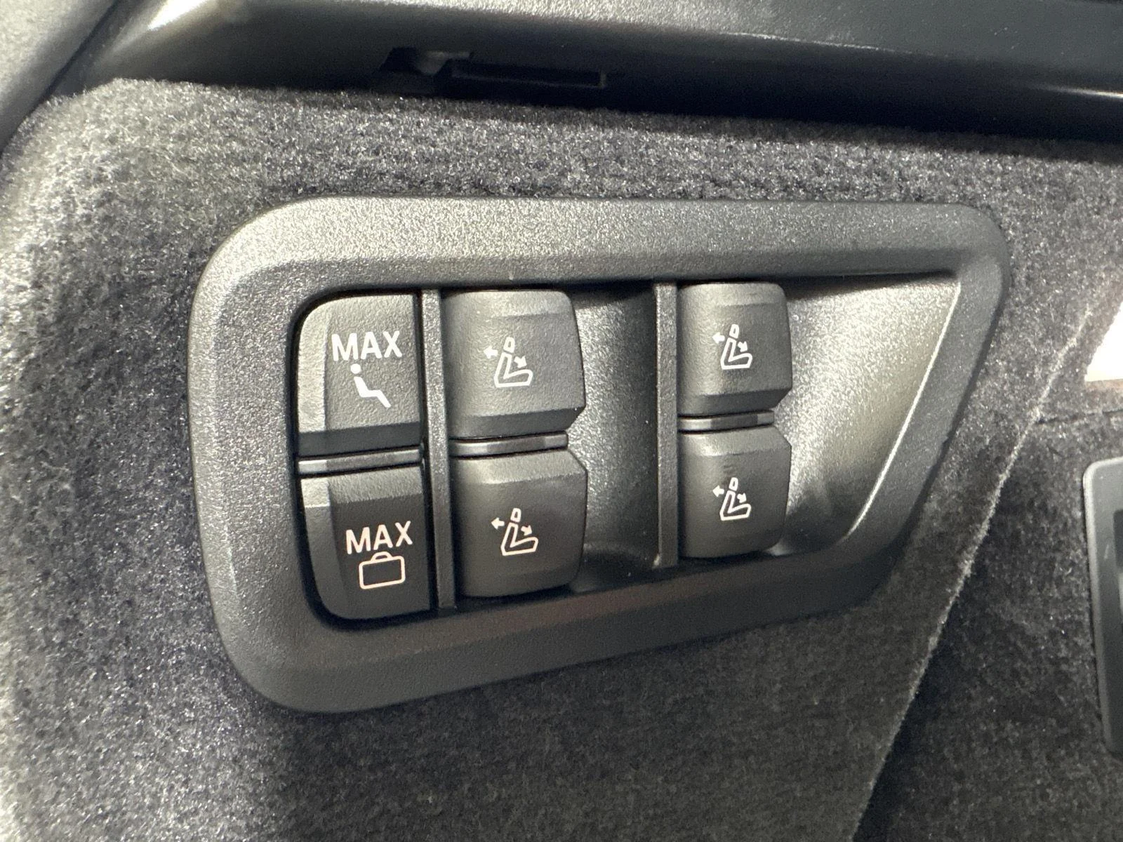 Used 2024 Brooklyn Grey Metallic BMW M60i image 23