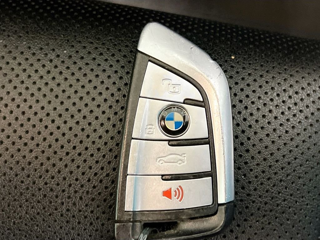 Used 2023 White BMW xDrive40i image 34