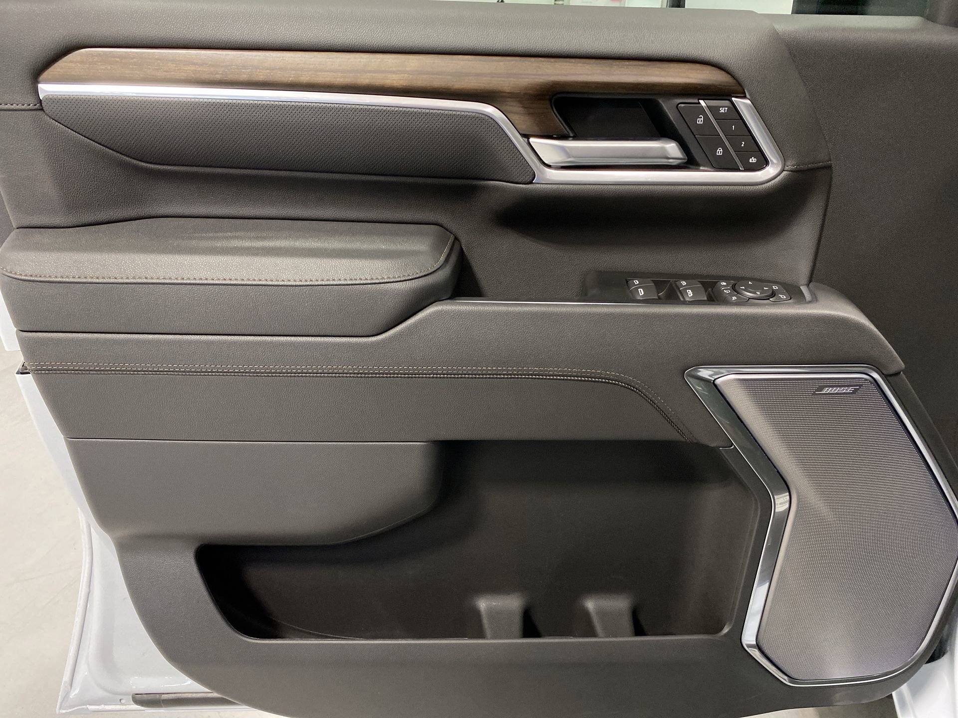 New 2026 Polar White Tricoat Chevrolet High Country image 23