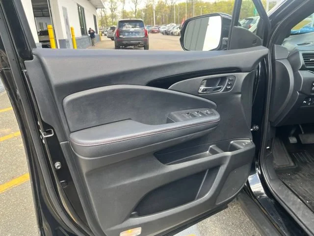 Certified Used 2020 Black Honda Black Edition image 10