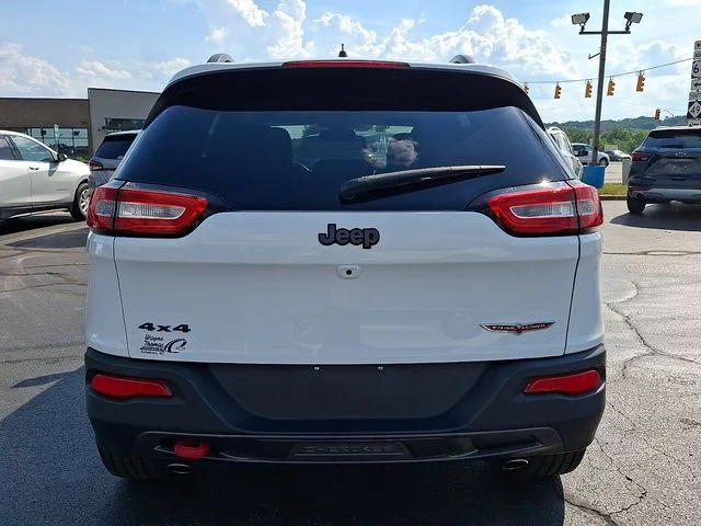 Used 2015 White Jeep Trailhawk image 5