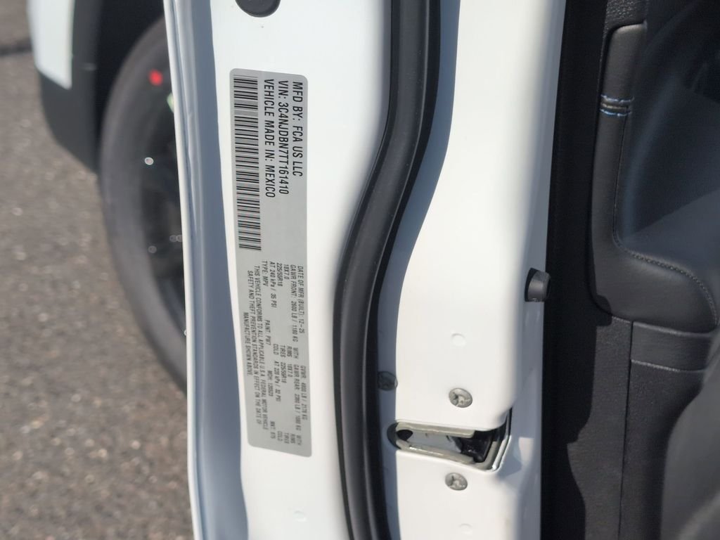 New 2026 Bright White Clearcoat Jeep Latitude image 28