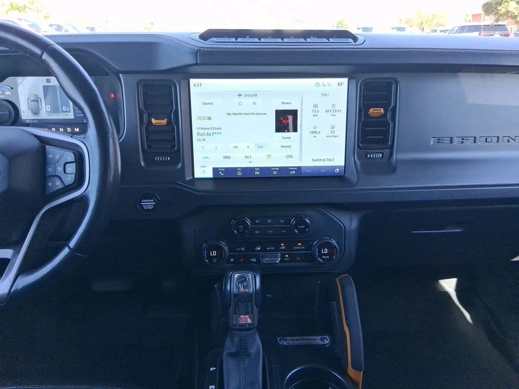 Used 2024 Oxford White Ford Badlands image 17