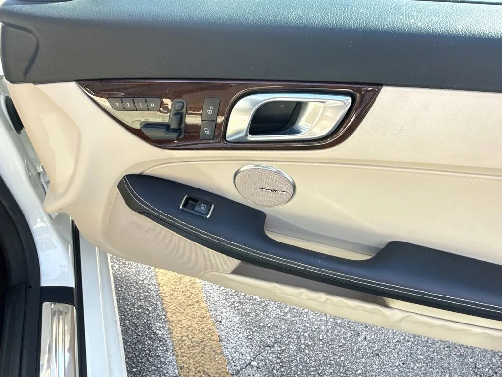 Used 2014  Mercedes-Benz SLK 250 image 26