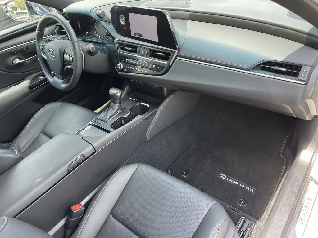 Used 2023 White Lexus 350 image 11