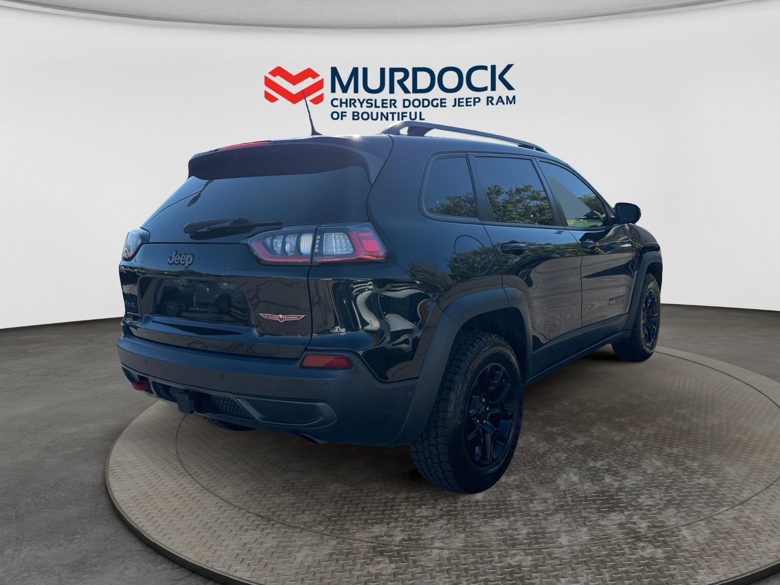 Used 2019 Diamond Black Crystal Pearlcoat Jeep Trailhawk Elite image 5