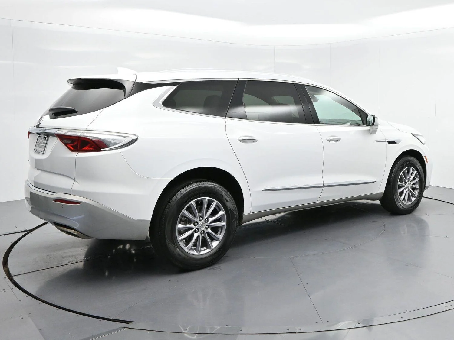 Used 2023 Summit White Buick Essence image 7