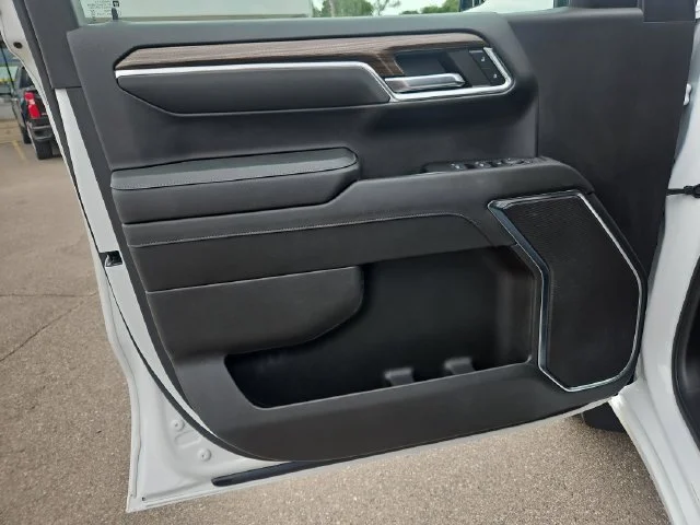 Used 2024 Summit White Chevrolet LT (2FL) image 11