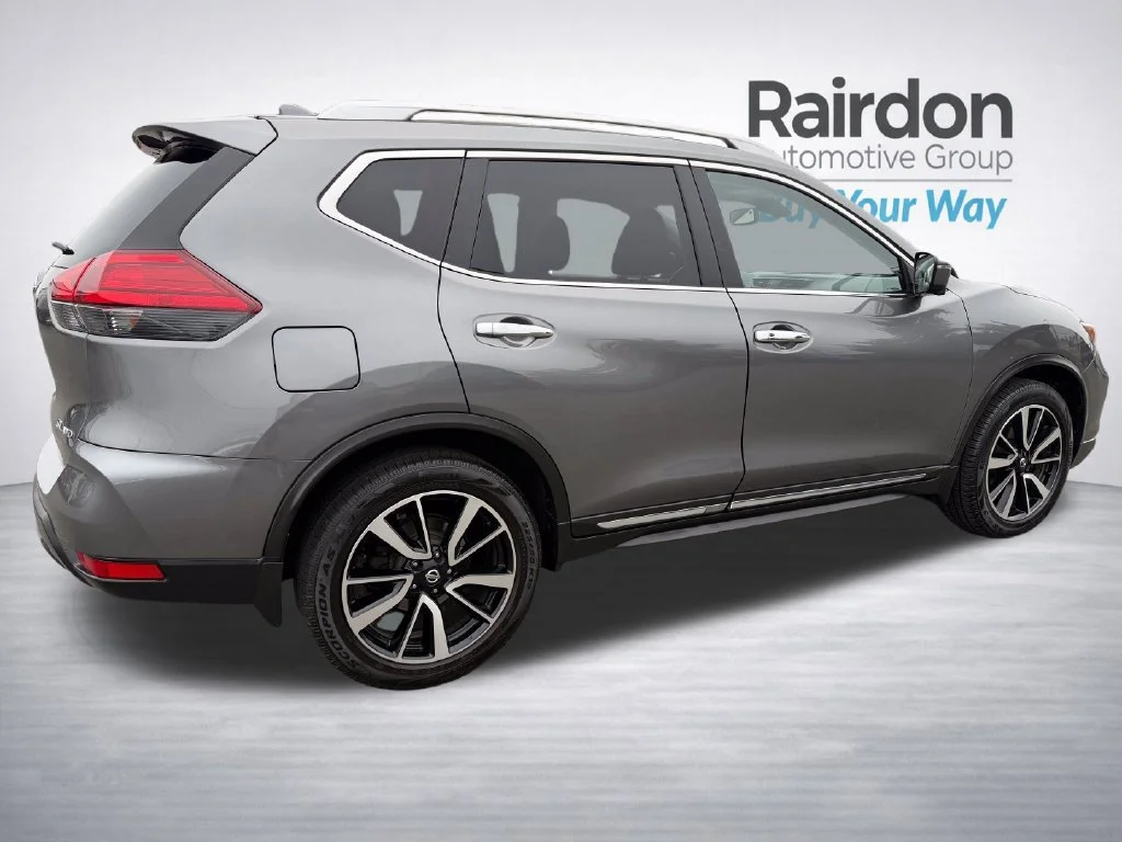 Used 2017 Gun Metallic Nissan SL image 7