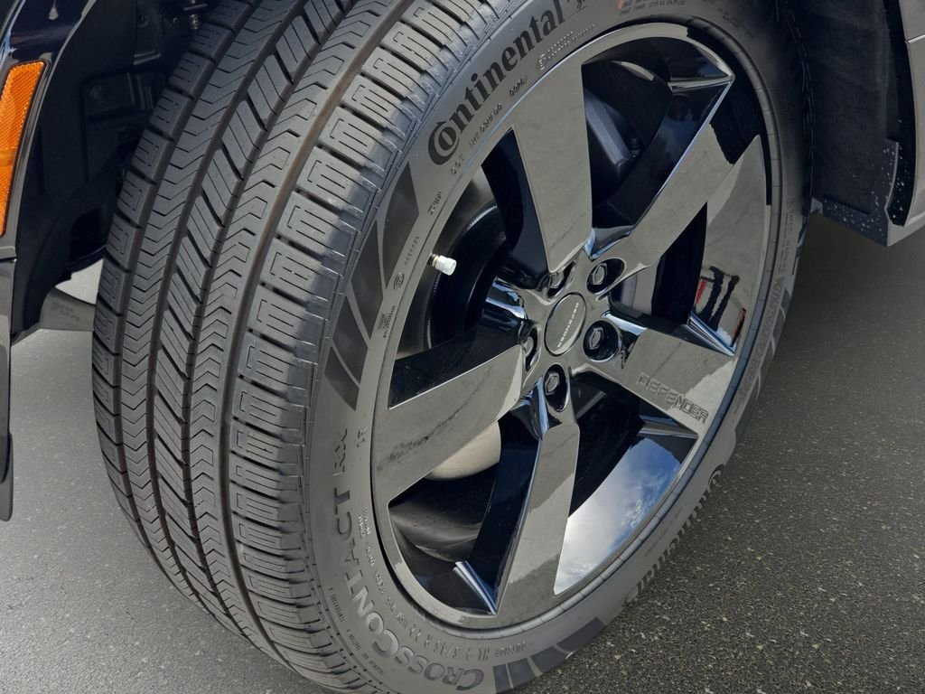 New 2026 Black Land Rover X-Dynamic SE image 34