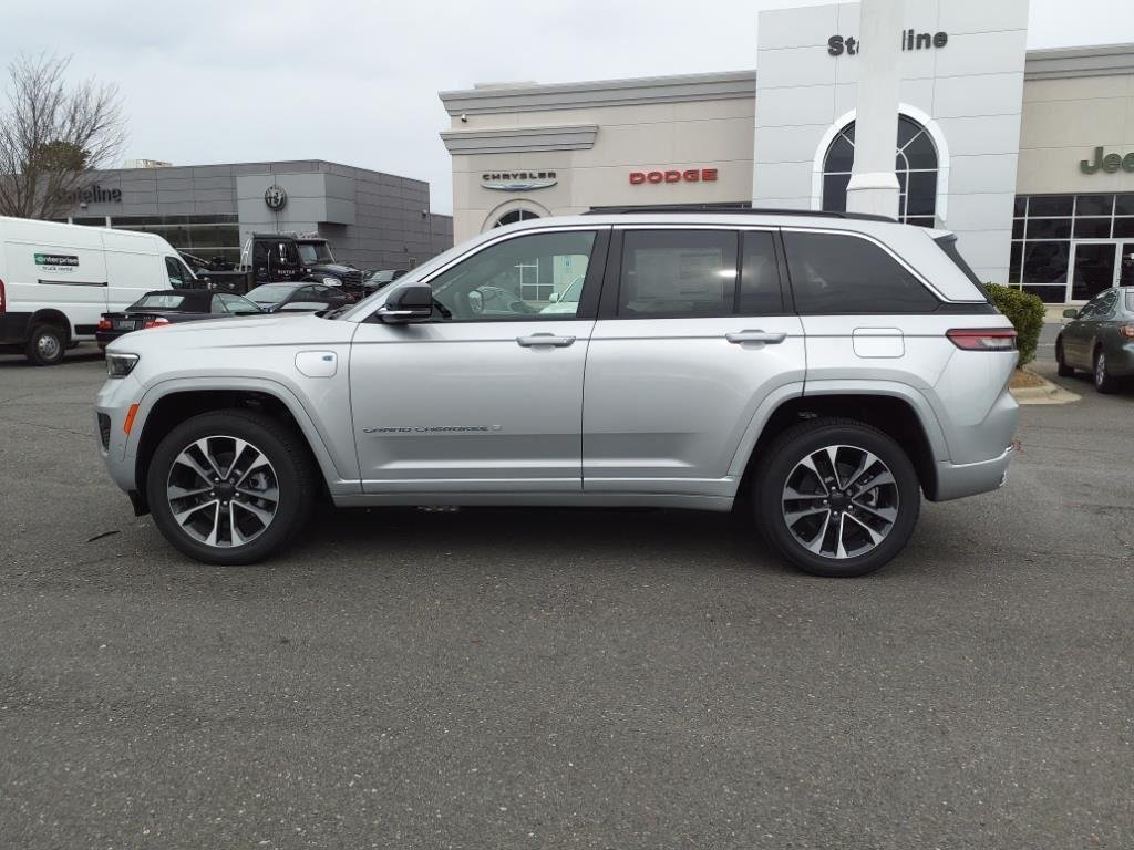 New 2024 Silver Zynith Exterior Paint Jeep Overland image 19