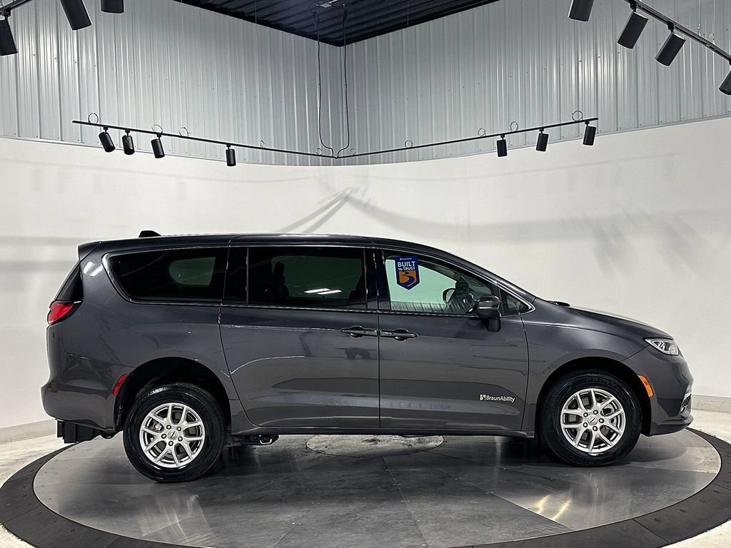 Used 2023 Gray Chrysler Touring L image 5