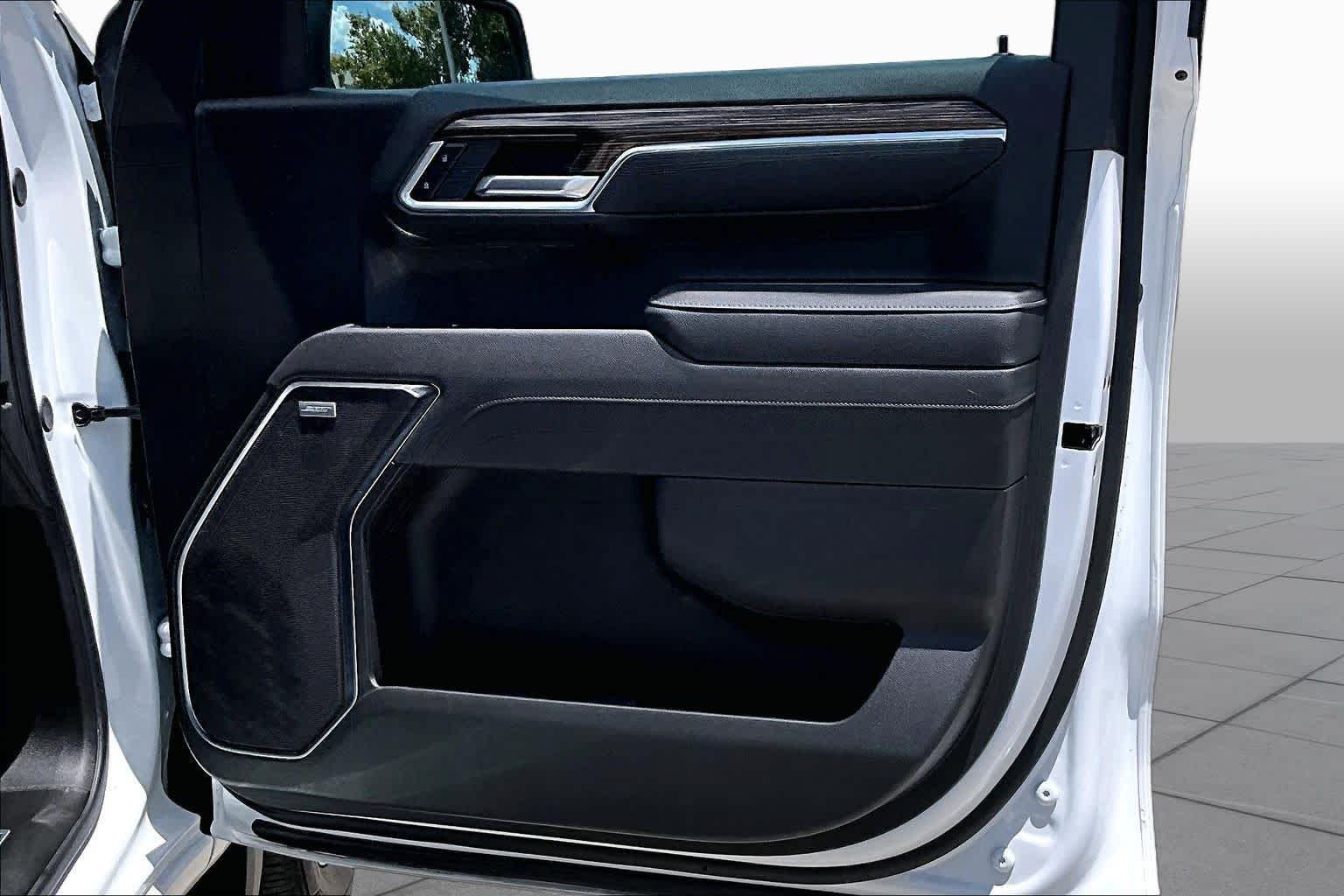 Used 2026 Summit White GMC Elevation image 27