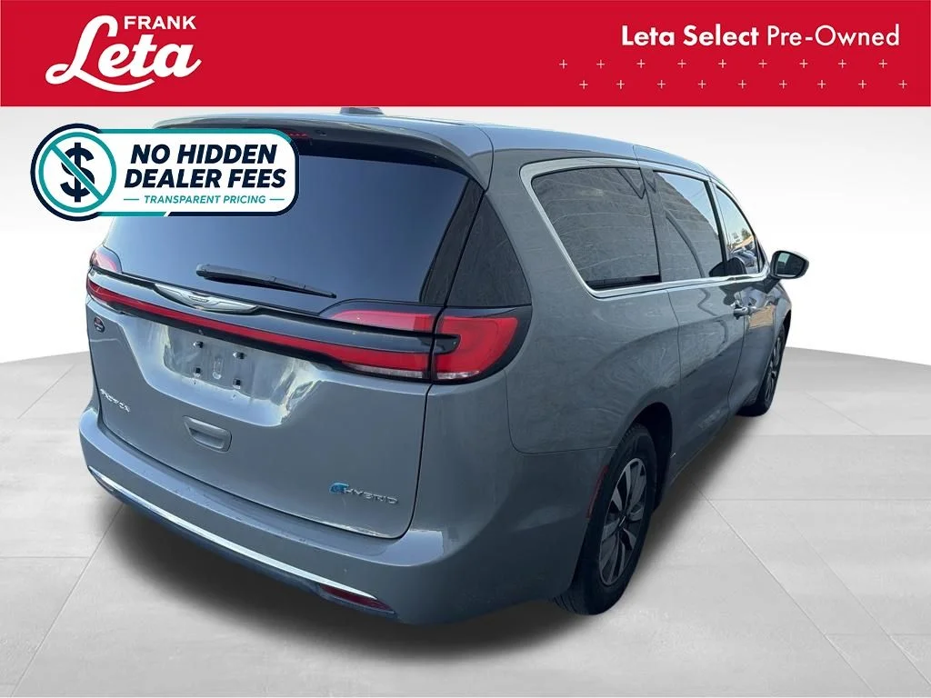 Used 2022 White Chrysler Touring L image 6