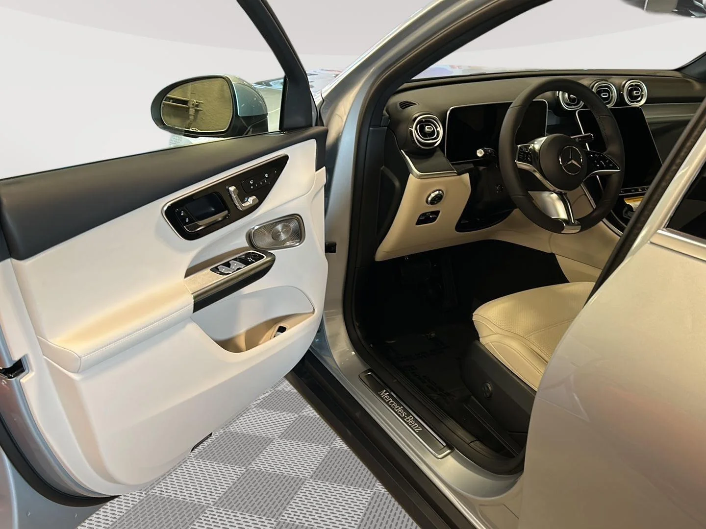 New 2026 Cirrus Silver Metallic Mercedes-Benz GLC 300 image 11