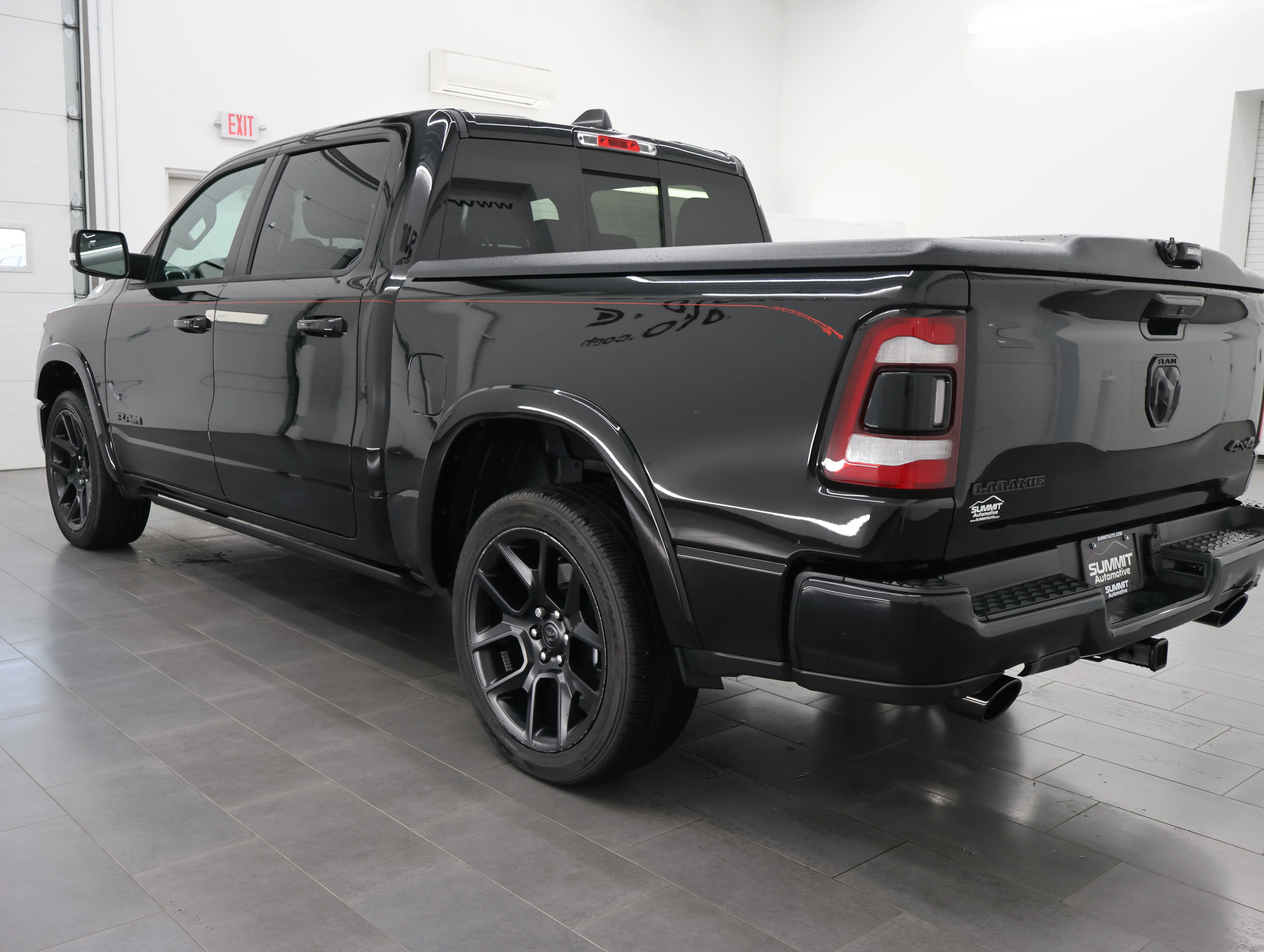 Used 2021 Diamond Black Crystal Pearlcoat Ram Laramie image 6